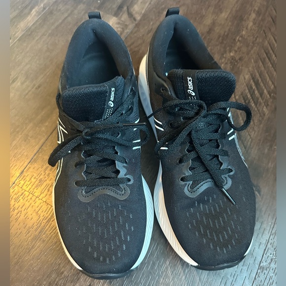 ASICS Running Shoes - Picture 8 of 9